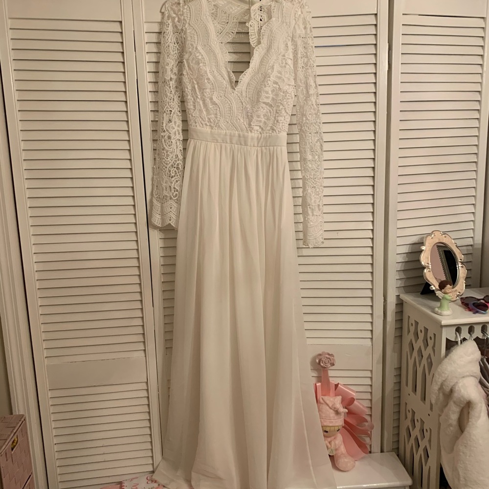 White lace lulus gown